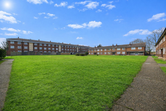COMMUNAL GROUNDS