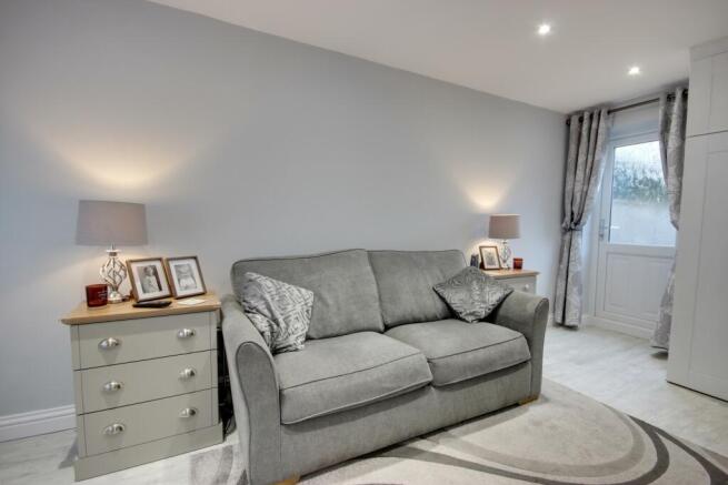 3 bed Semi-Detached for sale Image 11
