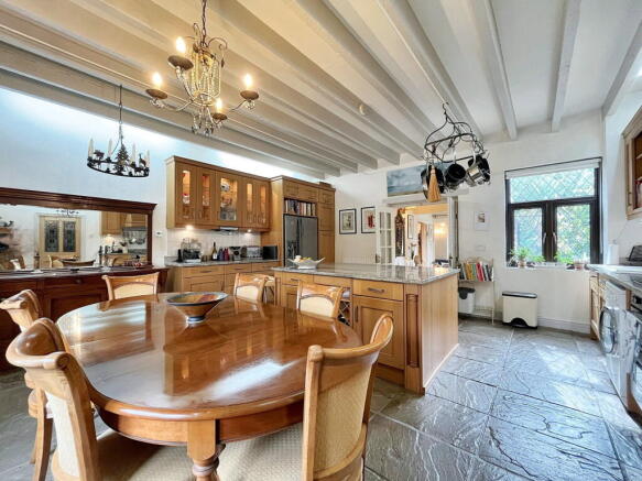 3 bed Semi-Detached for sale Image 6