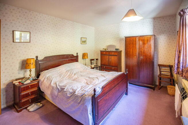 4 bed Detached Bungalow for sale Image 9