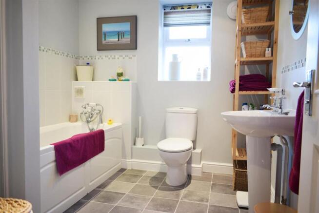 Bathroom 1.JPG