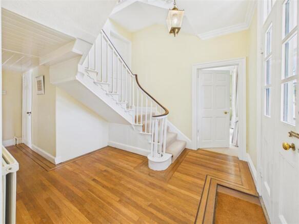 5 bed Detached for sale Image 5