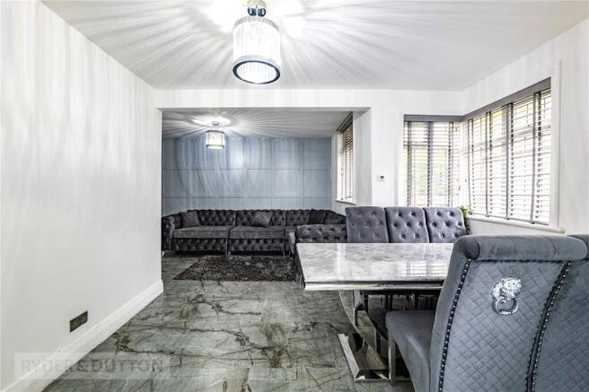 5 bed Bungalow for sale Image 5