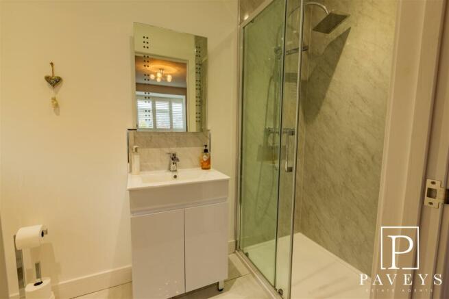 EN SUITE SHOWER ROOM