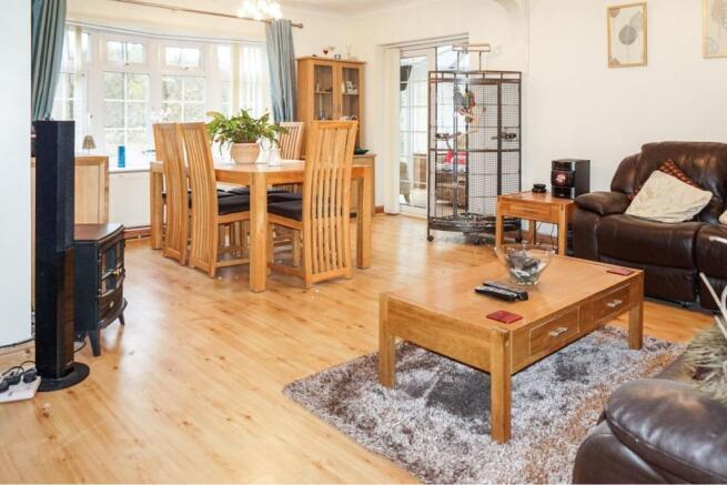 Lounge/Dining Room