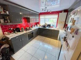 43, Kendal Close, Woodhouse, Leeds LS3 1NT