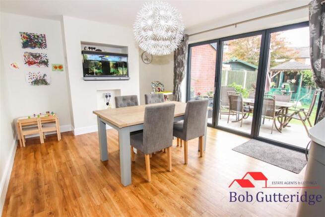 OPEN PLAN FITTED KITCHEN / DINER / FAMILY ROOM