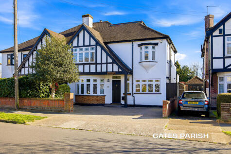 Tawny Avenue, Upminster, RM14