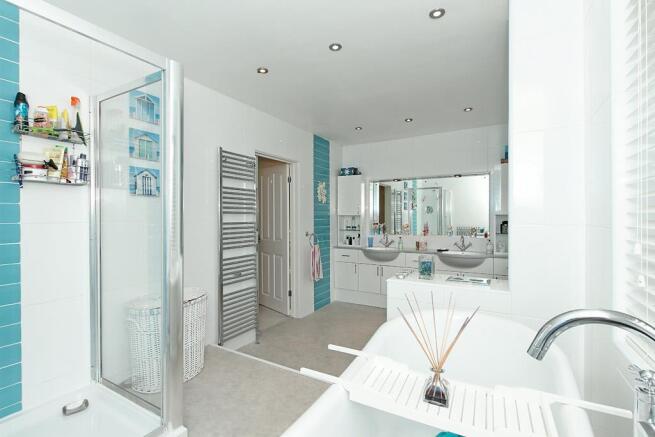 Dane-En-Suite_2.jpg