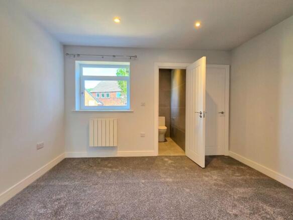 2 bed Apartment to rent Image 10