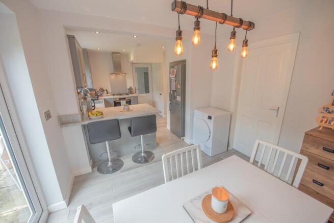 3 bed Semi-Detached for sale Image 10