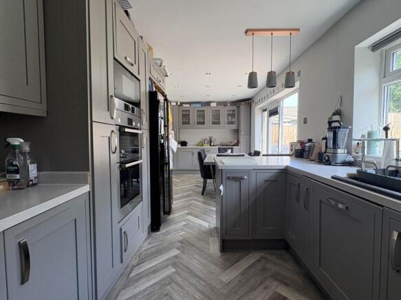 4 bed Semi-Detached for sale Image 7