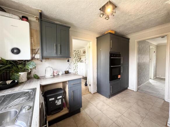 3 bed Semi-Detached for sale Image 9