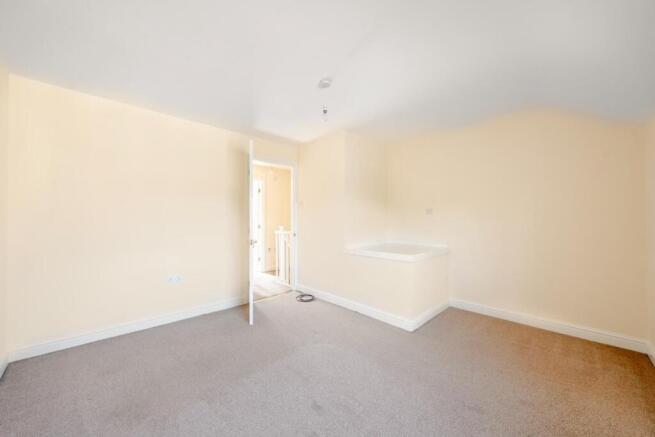 2 bed Terraced to rent Image 6
