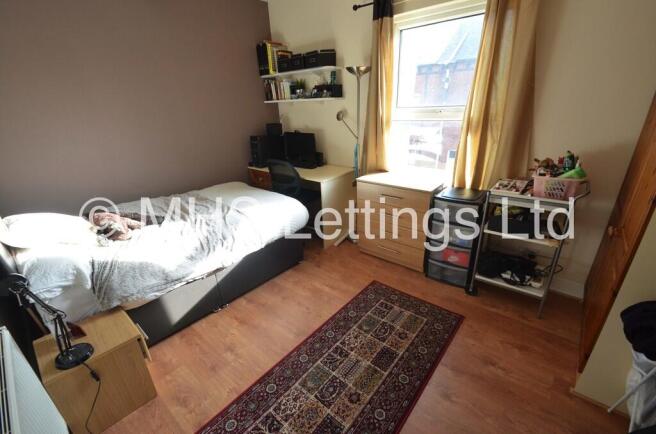 4 bed Terraced to rent Image 5