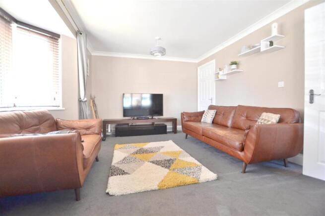 LOUNGE 1.jpg