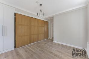 1, Cranbourne House, Marigold Street, London SE16 4PF