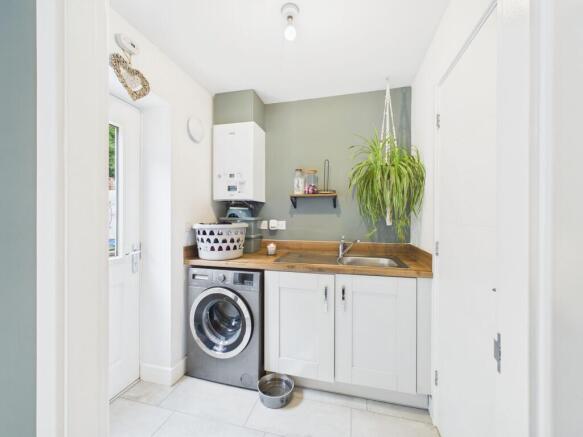 4 bed Detached for sale Image 7