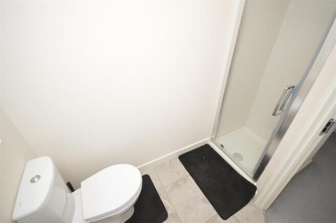 4 bed House for sale Image 8