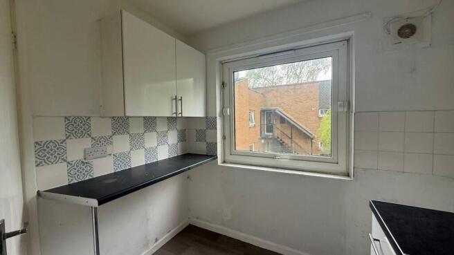 2 bed Flat to rent Image 6