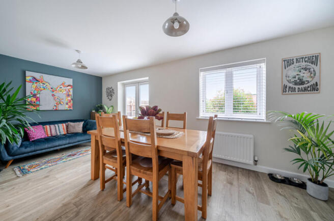 Walton Close, Alton, GU34 photo 4