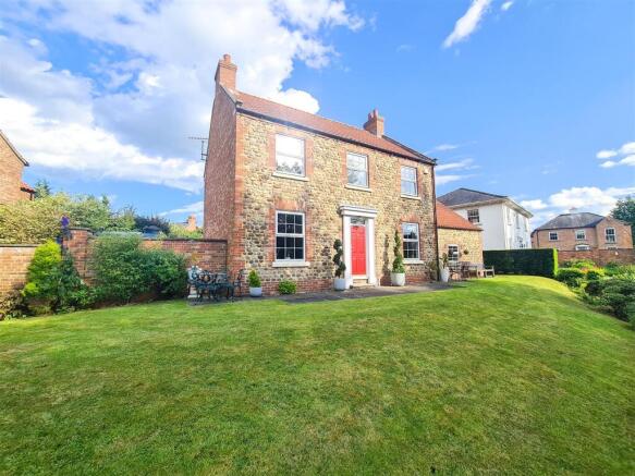 4 bed Detached to rent Image 9