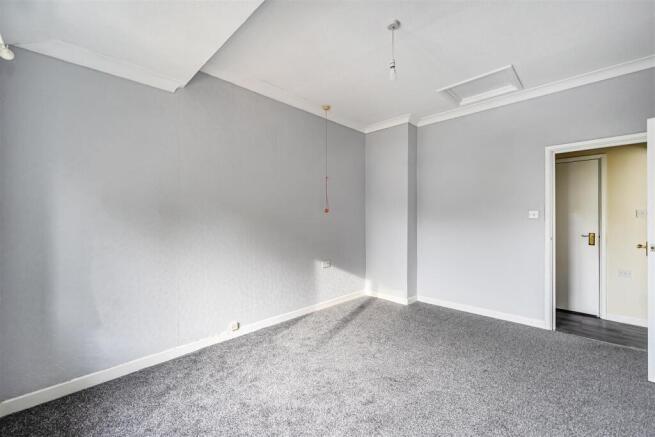 Orchard Court, Reading, Berkshire photo 4