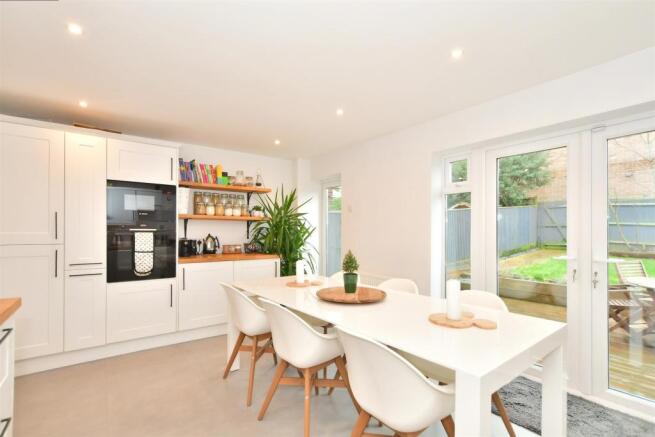 Kitchen/ Dining Room