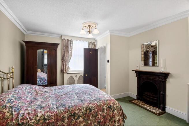 6 bed Semi-Detached for sale Image 11
