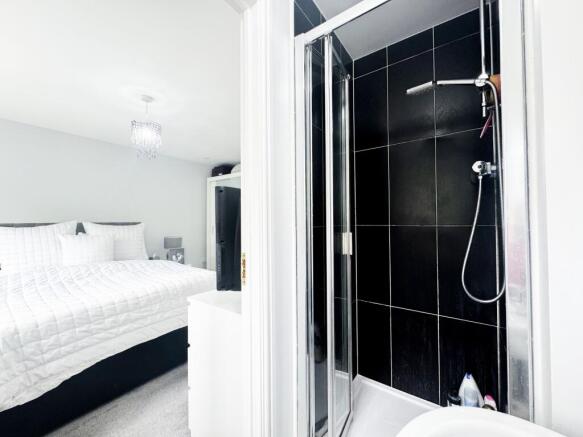En-Suite Bathroom