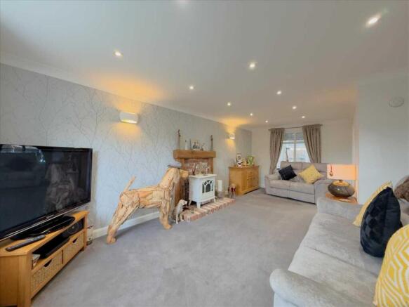 4 bed Semi-Detached for sale Image 5