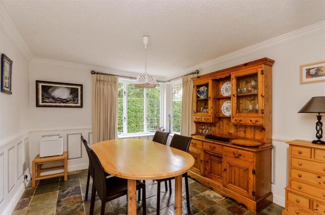 8300951-interior10v2.jpg