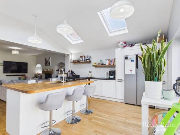3 bed Semi-Detached for sale Image 8
