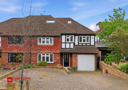 Newnham Close, Loughton, IG10