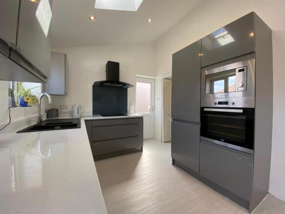 3 bed Semi-Detached to rent Image 4