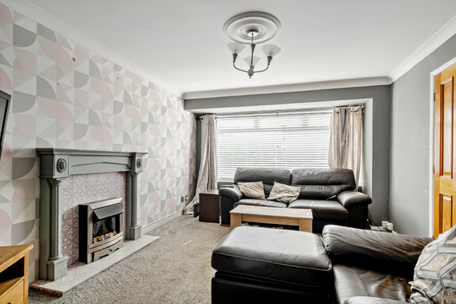 5 bed Detached for sale Image 3