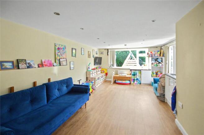 4 bed Detached for sale Image 6