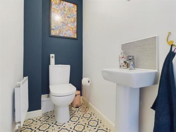GUEST CLOAKROOM