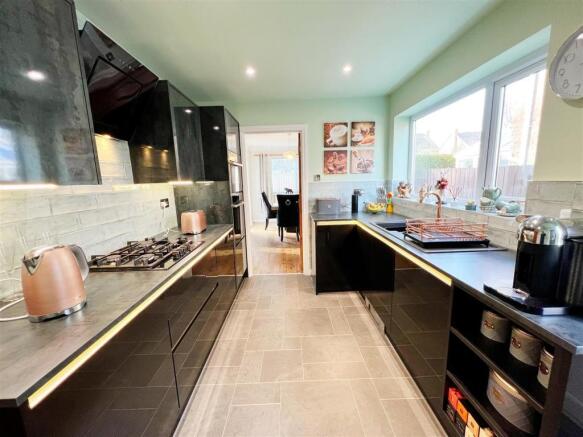 Kitchen 3.jpg