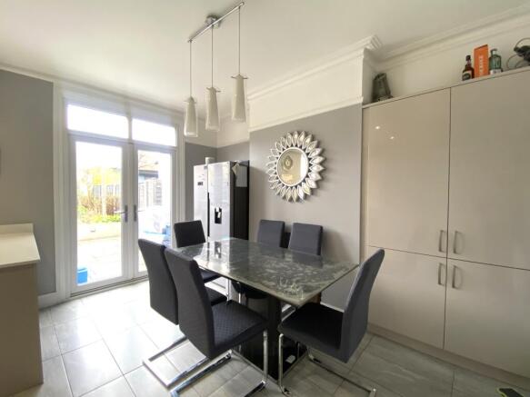 kitchen/dining area