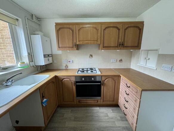 FITTED KITCHEN