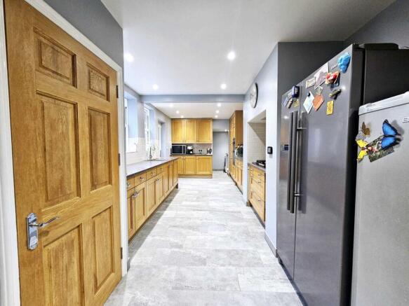 5 bed Terraced for sale Image 8