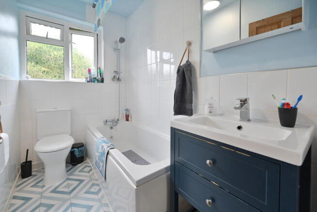 2 bed Flat for sale Image 12