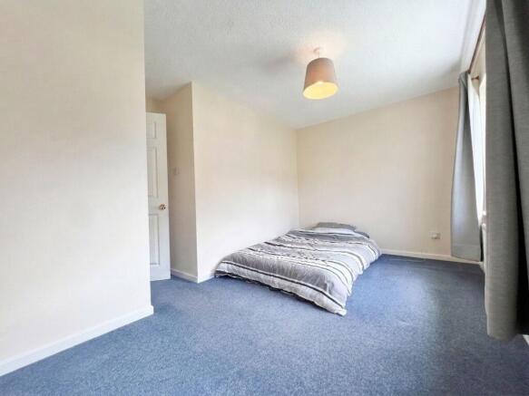 3 bed Semi-Detached to rent Image 9