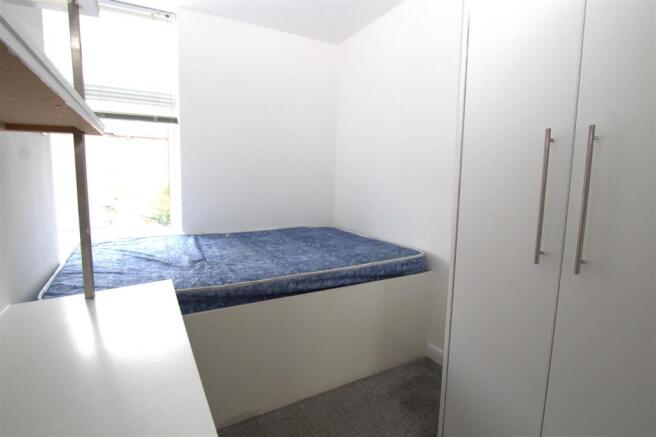 5 bed Detached to rent Image 7