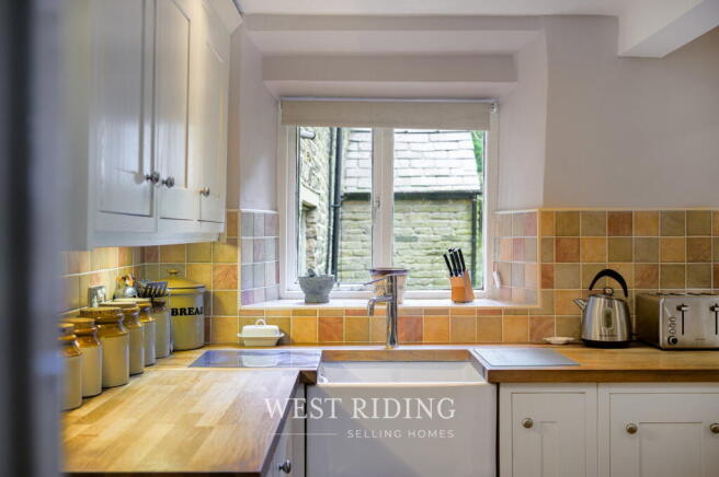 4 bed Semi-Detached for sale Image 11