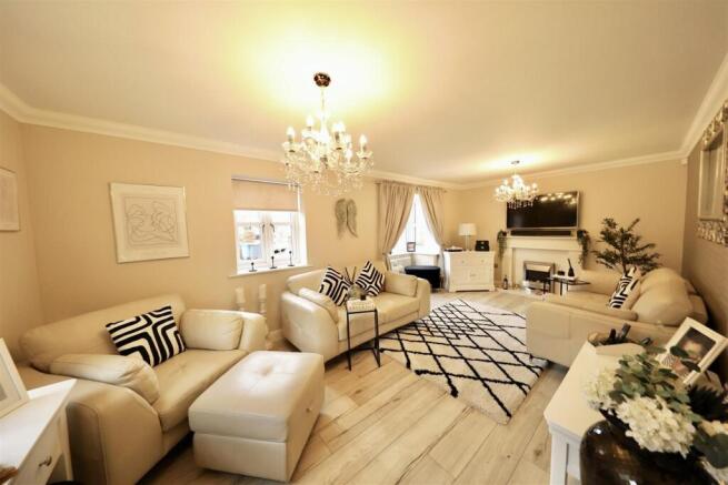 4 bed Detached for sale Image 9