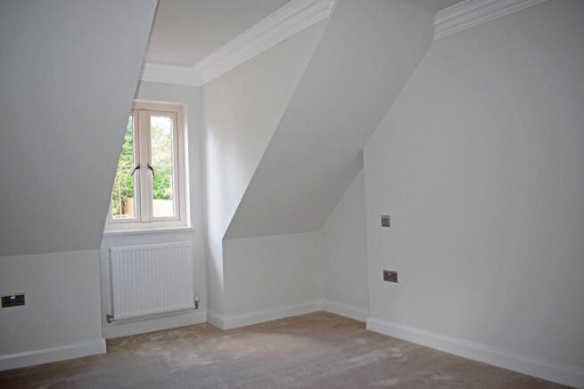 P3 57a Twatling Road, bed 5.jpg