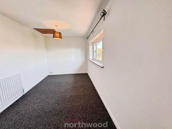 3 bed Terraced to rent Image 8