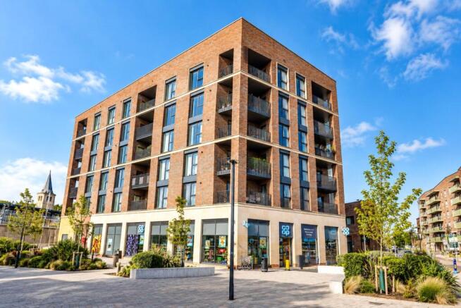 1-bed flat on Limehouse Wharf, Rochester, Kent, ME1, £225,000